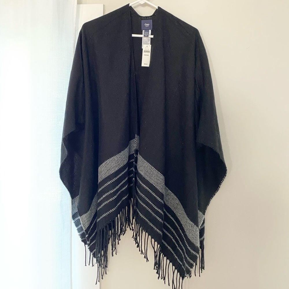 NWT Gap Shawl